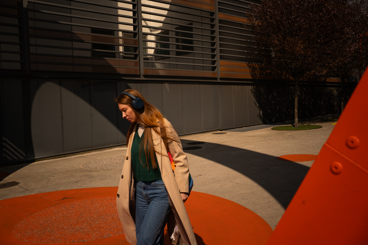 Inner walking, the city outside