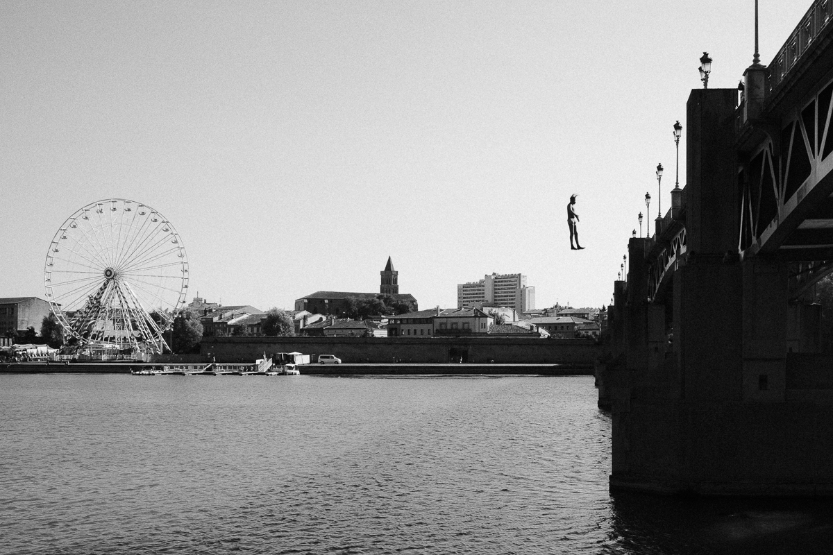 Walking on the horizon