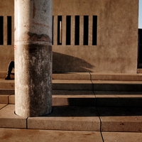 Columns, Poles and Trees - Vertical Lines in the Street