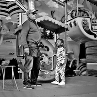 Lumière et obscurité à la fête foraine