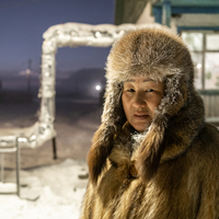 Femme Yakoute dans les rues de Tomtor par -45°C