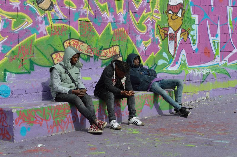 Adolescents, quartiers Nord de Marseille, graffiti tale