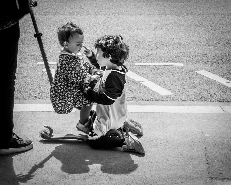 Siblings in sync