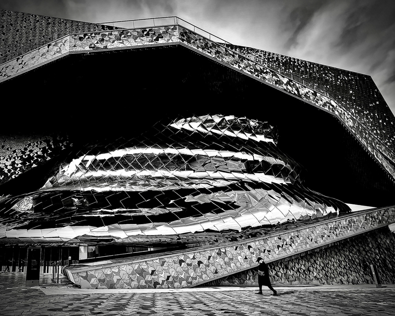 Colossus in the Metropolis